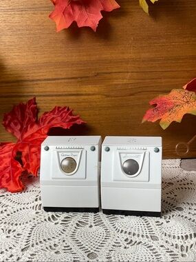 Vintage Westinghouse Washer & Dryer Salt & Pepper Shakers MCM Laundry Twins